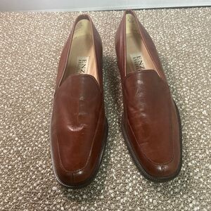 Enzo Angiolini Brown Leather Women’s Loafers. They are in Good condition Size 6M